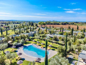 ISA-Green building-residence with swimming-pool in Cecina, elegant cottages with air conditioning and private outdoor area